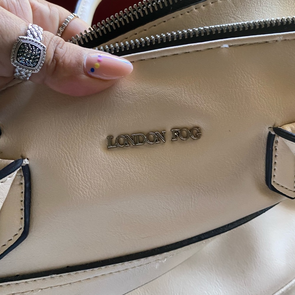 London Fog Large Multi Compartment Ivory Purse - image 4